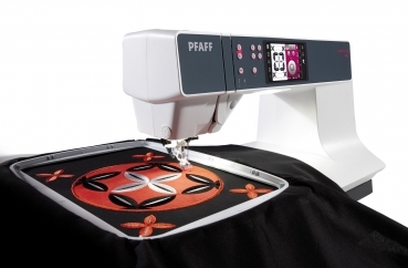 Pfaff Creative 3.0 mit IDT-System und Stickeinheit