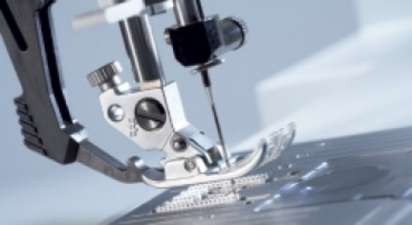 Pfaff Creative 3.0 mit IDT-System und Stickeinheit